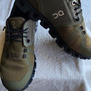 EUC - WOMENS ON CLOUD 5 WATERPROOF SLIPON SHOES - OLIVE GREEN/BLACK SIZE 7.5 M